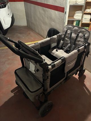 Carro de paseo 4 plazas gris .