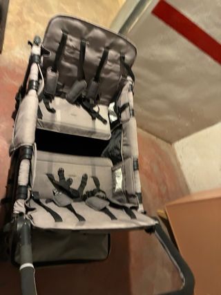 Carro de paseo 4 plazas gris .