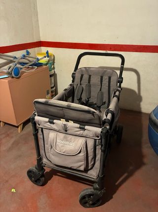 Carro de paseo 4 plazas gris .