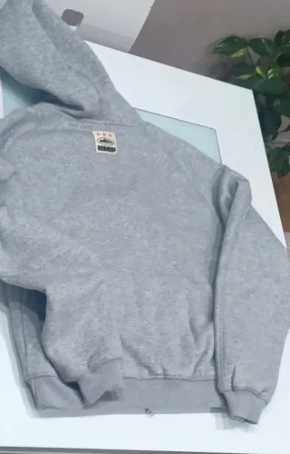 Sudadera HMP gris con cremallera