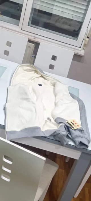 Sudadera HMP gris con cremallera