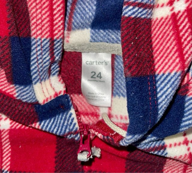 Sudadera de cuadros roja y azul