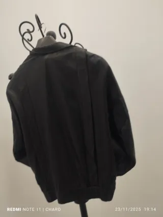 Chaqueta de piel negra