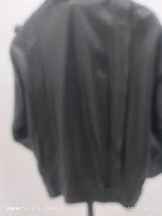 Chaqueta de piel negra