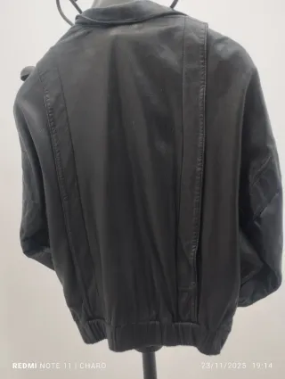 Chaqueta de piel negra