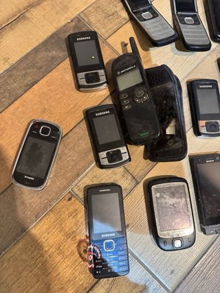 Lote de teléfonos antiguos LG, Nokia, Samsung