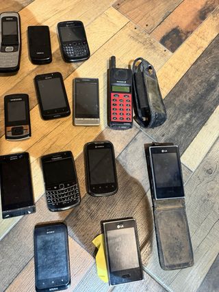 Lote de teléfonos antiguos LG, Nokia, Samsung