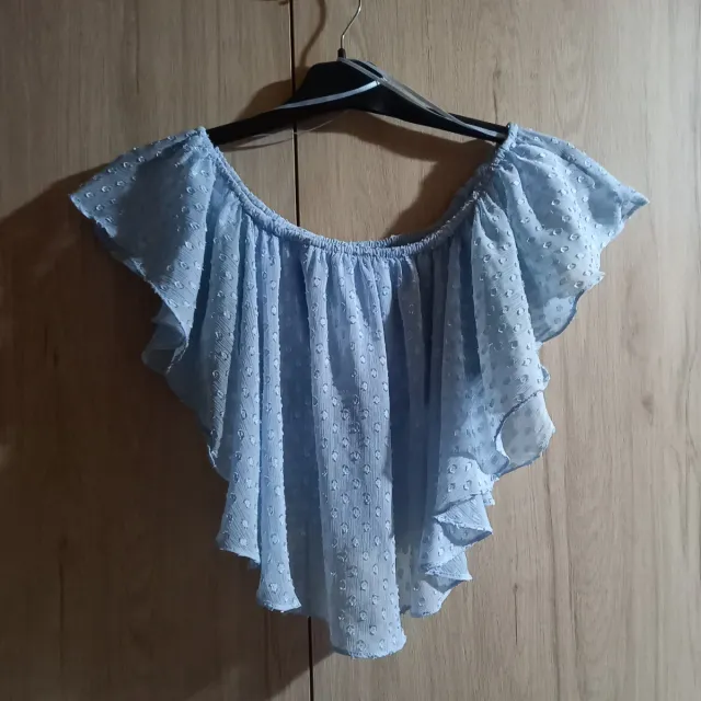 Blusa azul con volantes