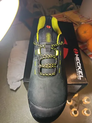 Zapatos de seguridad Heckel negros y verdes