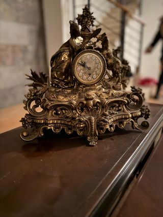 Reloj de sobremesa antiguo de bronce