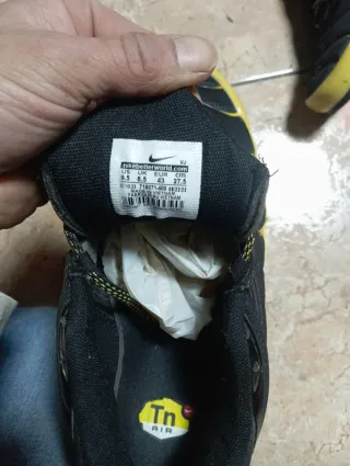 Nike Air Max Plus TN - Negro/Amarillo