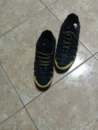 Nike Air Max Plus TN - Negro/Amarillo