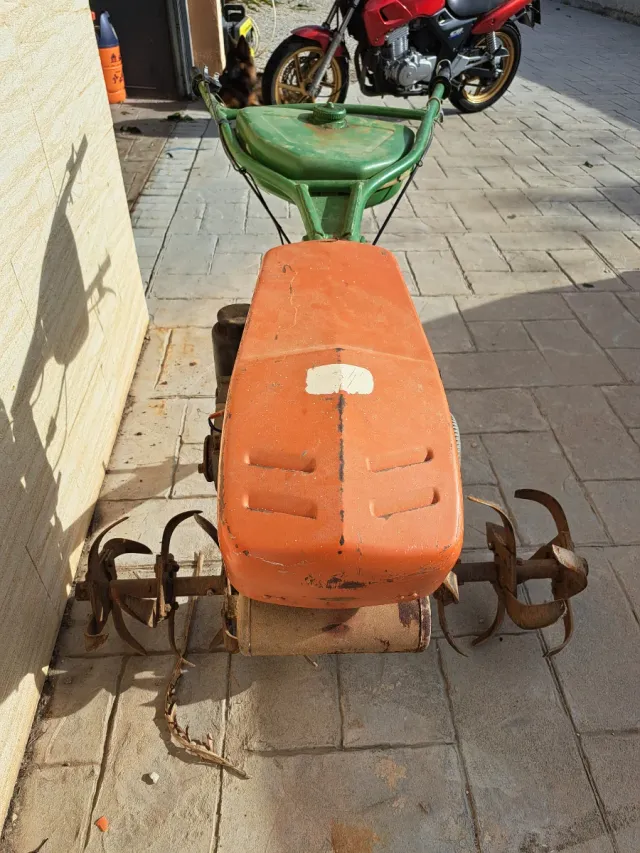 Motocultor gasolina naranja y verde