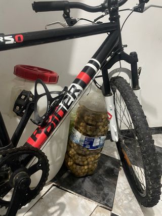 Bicicleta de montaña negra