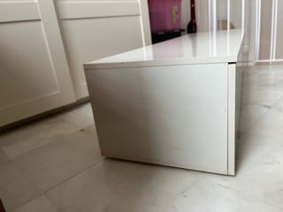 Mueble de pared blanco