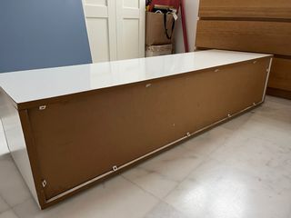 Mueble de pared blanco