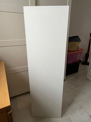 Mueble de pared blanco