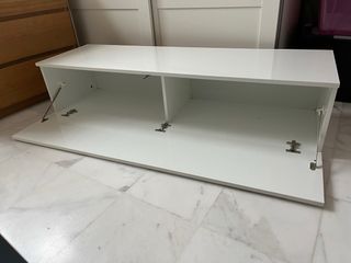 Mueble de pared blanco