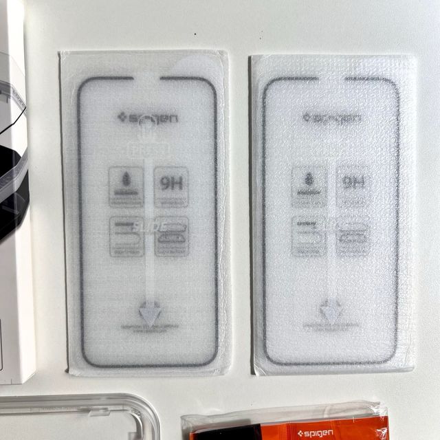 2x1 + 50% di Sconto! 2 Cristalli Temperati Spigen | iPhone