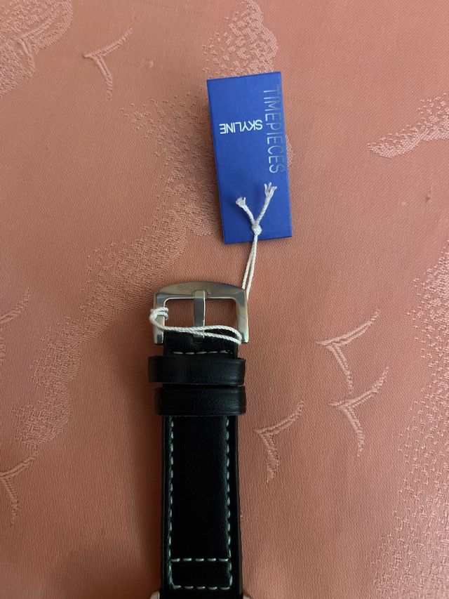 Reloj Skyline Negro y Plateado