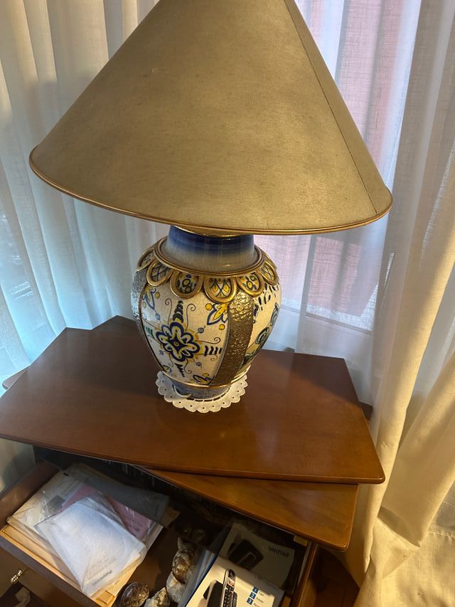 Lámpara de cerámica azul y dorada