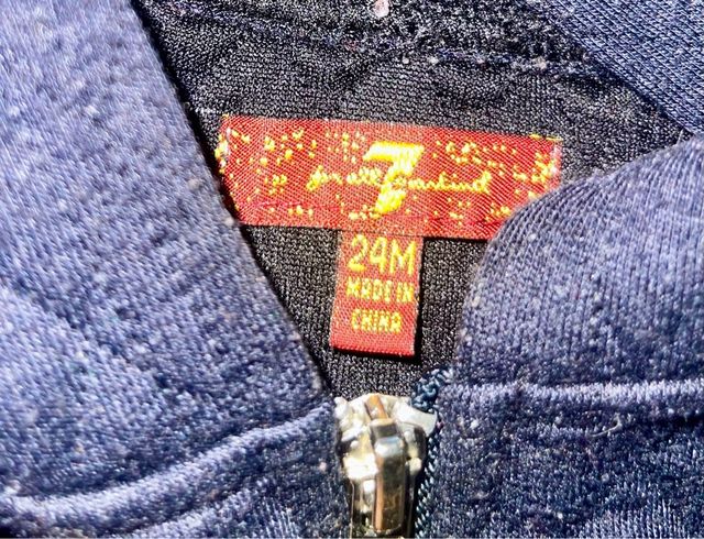 Sudadera gris acolchada con capucha