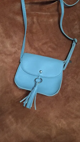 Bolso bandolera gris con flecos