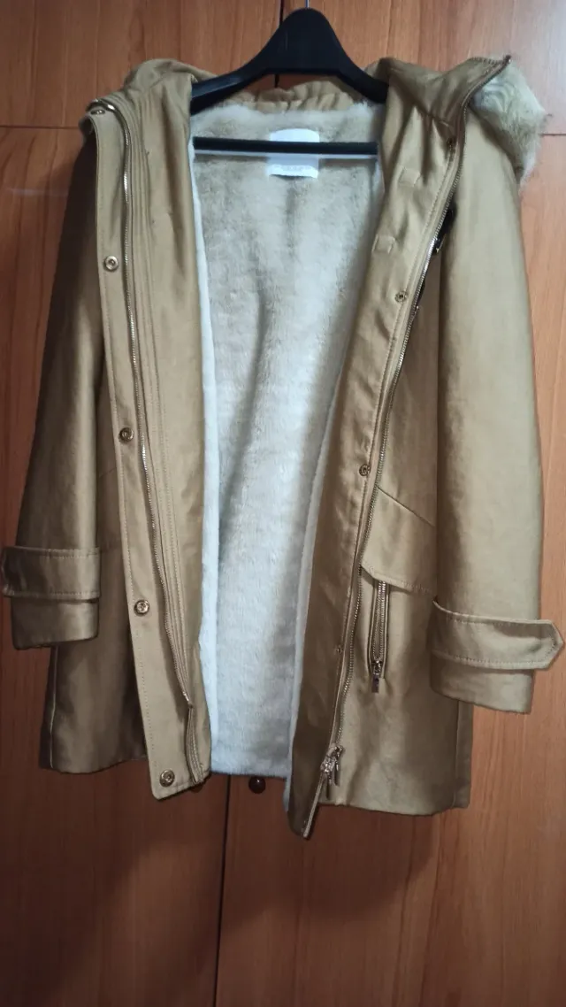 Parka Mango Beige con Capucha y Pelo