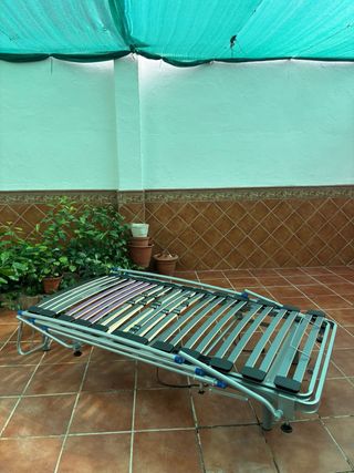 Cama articulada con laterales poco uso