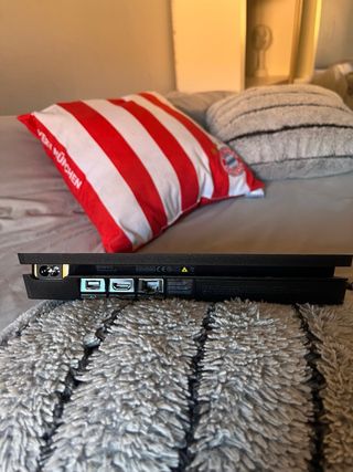 PS4 (PlayStation 4) Negra + Mando y Juegos