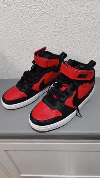 Deportivas Nike court borough mid2  Negras y Roj