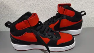 Deportivas Nike court borough mid2  Negras y Roj