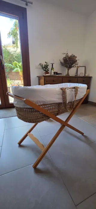 Cesta moisés mimbre con soporte madera
