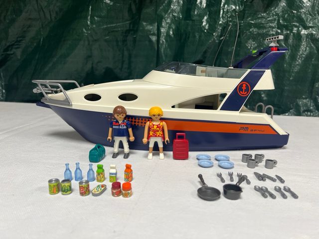 Yate Playmobil con figuras y accesorios