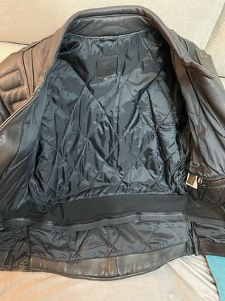 Chaqueta de cuero negro para moto