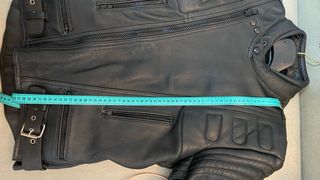 Chaqueta de cuero negro para moto