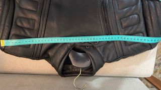 Chaqueta de cuero negro para moto