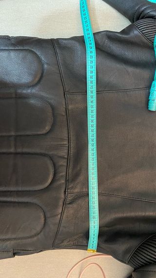 Chaqueta de cuero negro para moto