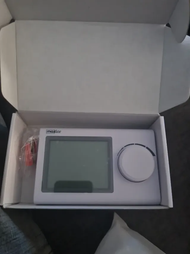 Termostato Frío/Calor Maxlor Cableado.