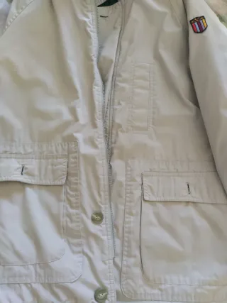 Giubbotto uomo beige con stemma