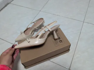 Zapatos estiletos beige nuevos
