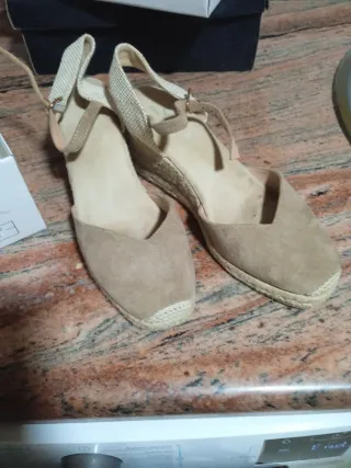 Alpargatas cuña mujer beige