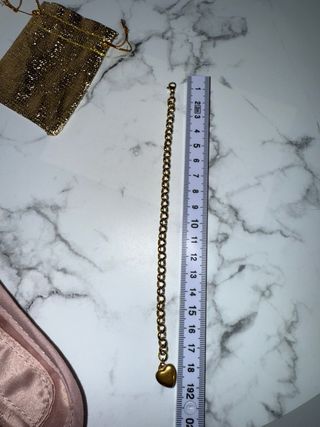 Bracciale con ciondolo a cuore dorato