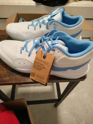 Zapatillas Nike Blancas y Azules a estrenar