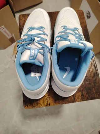 Zapatillas Nike Blancas y Azules a estrenar
