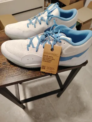 Zapatillas Nike Blancas y Azules a estrenar