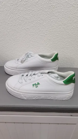 Deportivas Fila Blancas y Verdes