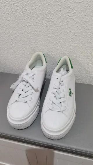 Deportivas Fila Blancas y Verdes