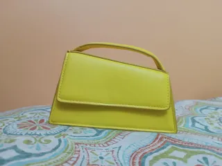 Bolso de mano amarillo