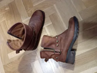 Botas de cuero marrones con cremallera